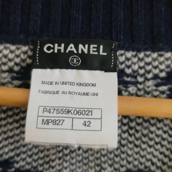 SOLD Chanel CC logo Cashmere Sweater - Picture 6 of 8